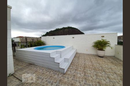 Apartamento à venda com 240m², 3 quartos e sem vagaÁrea comum - Piscina