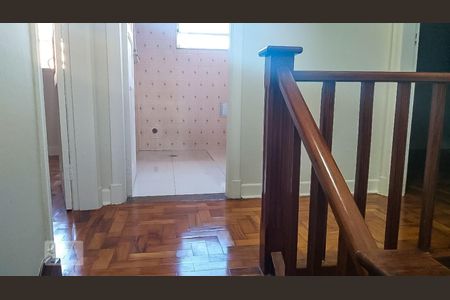 Escadas de casa para alugar com 2 quartos, 120m² em Vila Matilde, São Paulo