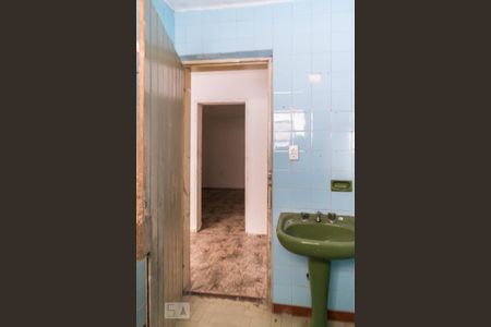 Banheiro de apartamento à venda com 1 quarto, 50m² em Vila Carmosina, São Paulo