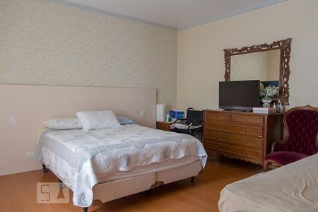 Casa à venda com 580m², 6 quartos e 4 vagasQuarto 2