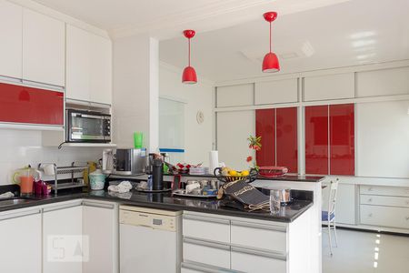 Casa à venda com 580m², 6 quartos e 4 vagasCozinha