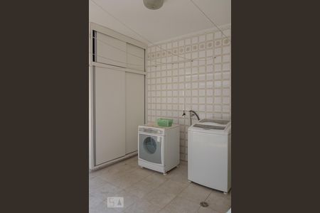 Casa à venda com 580m², 6 quartos e 4 vagasÁrea de Serviço