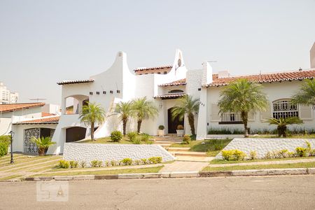 Casa à venda com 580m², 6 quartos e 4 vagasFachada