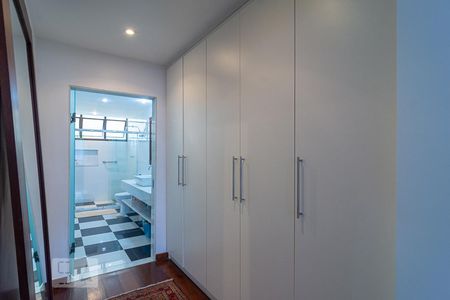 Apartamento à venda com 572m², 4 quartos e 3 vagasArmário da Suíte Master
