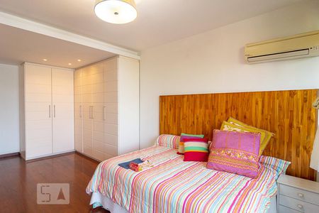 Apartamento à venda com 572m², 4 quartos e 3 vagasQuarto 2