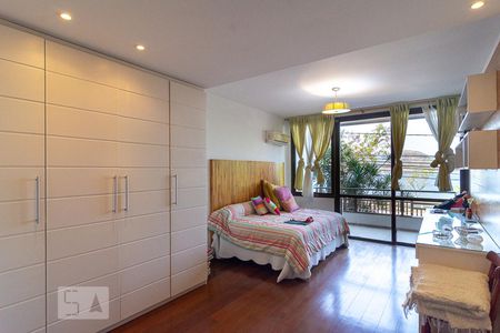 Apartamento à venda com 572m², 4 quartos e 3 vagasQuarto 2