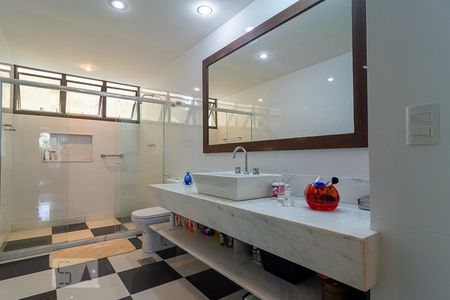 Apartamento à venda com 572m², 4 quartos e 3 vagasBanheiro da Suíte Master