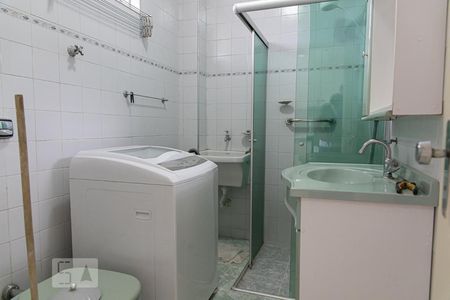 Banheiro de apartamento para alugar com 1 quarto, 58m² em República, São Paulo