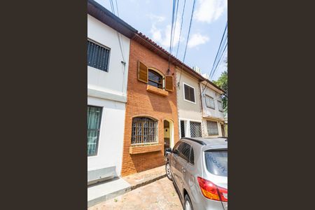 Casa à venda com 120m², 2 quartos e 1 vaga Casa à venda com 120m², 2 quartos e 1 vagaFachada