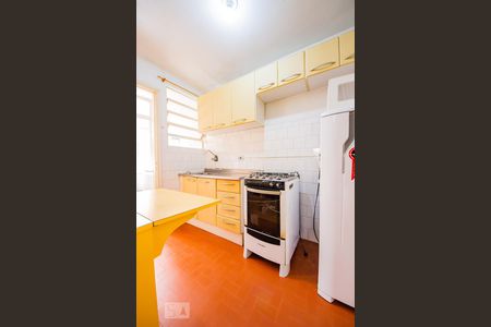 Cozinha  de apartamento à venda com 2 quartos, 74m² em Floresta, Porto Alegre