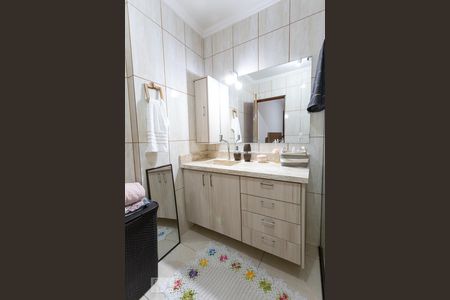 Casa à venda com 137m², 2 quartos e 2 vagasBanheiro 