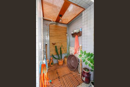 Apartamento à venda com 194m², 3 quartos e 3 vagasChuveirão