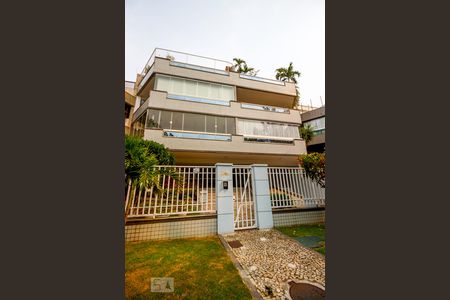 Apartamento à venda com 194m², 3 quartos e 3 vagasFachada