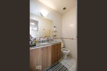 Apartamento à venda com 194m², 3 quartos e 3 vagasBanheiro da Suíte 1