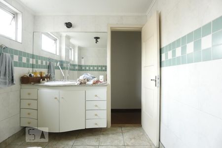 Banheiro da Suíte de apartamento à venda com 4 quartos, 347m² em Bela Vista, São Paulo