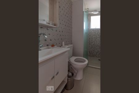 Banheiro de apartamento para alugar com 2 quartos, 54m² em Centro, Osasco