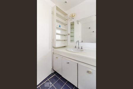 Banheiro de apartamento para alugar com 1 quarto, 50m² em Brooklin Paulista, São Paulo