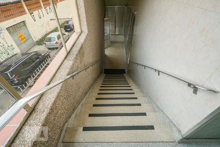 Apartamento à venda com 59m², 2 quartos e 1 vagaEscada