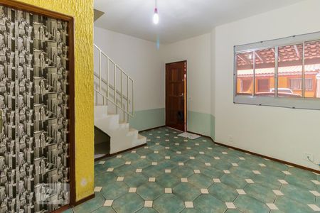 Casa de condomínio para alugar com 75m², 2 quartos e 2 vagasSala