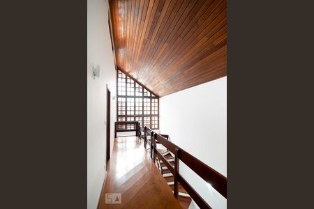 Casa para alugar com 286m², 3 quartos e 4 vagasCorredor Quartos