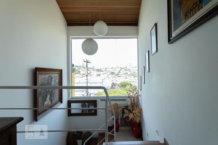 Corredor de casa para alugar com 3 quartos, 199m² em Vila Romana, São Paulo