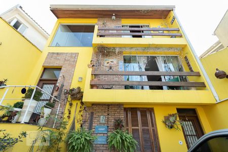 Casa para alugar com 199m², 3 quartos e 1 vaga Casa para alugar com 199m², 3 quartos e 1 vagaFachada