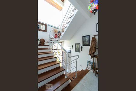 Escada de casa para alugar com 3 quartos, 199m² em Vila Romana, São Paulo