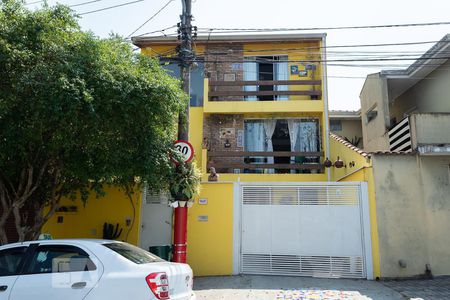 Casa para alugar com 199m², 3 quartos e 1 vaga Casa para alugar com 199m², 3 quartos e 1 vagaFachada
