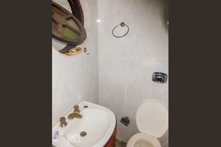 Casa à venda com 290m², 5 quartos e 5 vagasBanheiro de Serviço