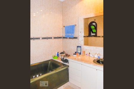 Casa à venda com 290m², 5 quartos e 5 vagasBanheiro 2