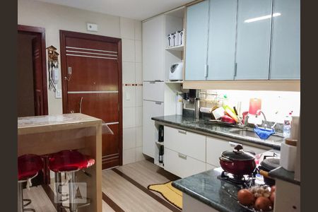 Apartamento à venda com 90m², 3 quartos e 2 vagasCozinha