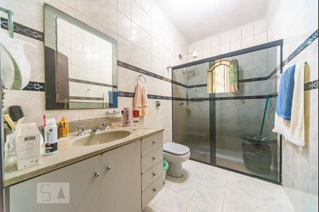 Banheiro  de casa à venda com 3 quartos, 242m² em Vila Curuçá, Santo André