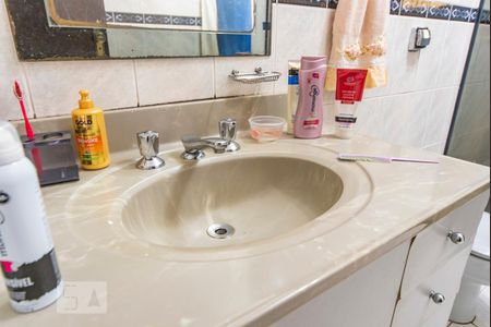 Pia  de casa à venda com 3 quartos, 242m² em Vila Curuçá, Santo André