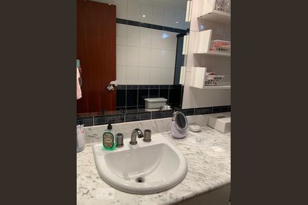 Apartamento à venda com 248m², 4 quartos e 4 vagasBanheiro