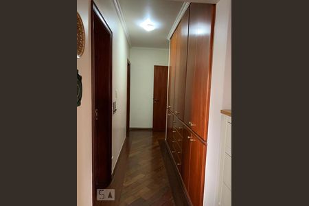 Apartamento à venda com 248m², 4 quartos e 4 vagasCorredor Quartos