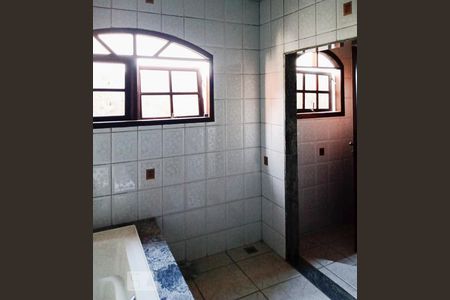 Casa à venda com 150m², 4 quartos e 4 vagas Casa à venda com 150m², 4 quartos e 4 vagasBANHEIRO