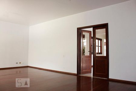 Sala de casa à venda com 4 quartos, 500m² em Vila Cordeiro, São Paulo