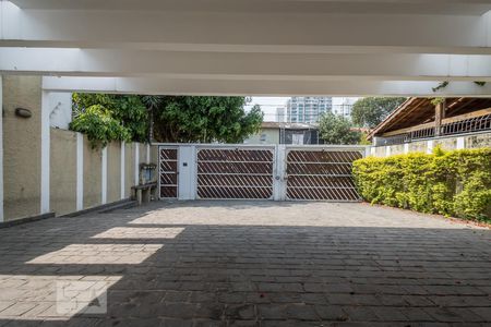 Garagem de casa à venda com 4 quartos, 500m² em Vila Cordeiro, São Paulo