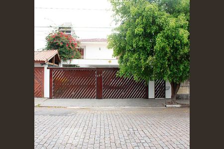 Fachada de casa à venda com 4 quartos, 500m² em Vila Cordeiro, São Paulo