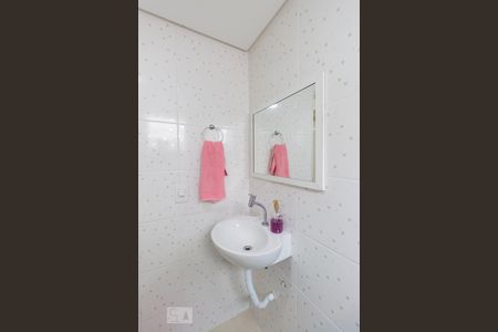 Banheiro de casa à venda com 2 quartos, 100m² em Santa Teresinha, São Paulo