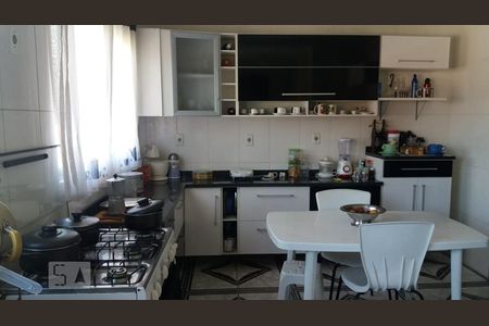 Casa à venda com 200m², 3 quartos e 2 vagasCozinha