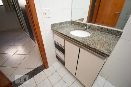 Banheiro da Suíte de apartamento para alugar com 2 quartos, 57m² em Residencial Mont Serrat (águas Claras), Brasília