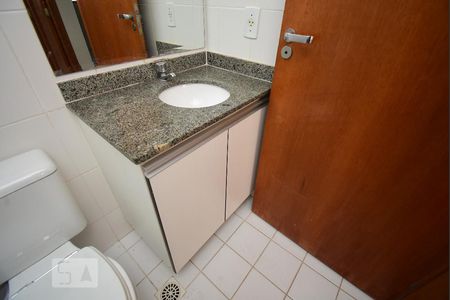 Apartamento para alugar com 57m², 2 quartos e 1 vagaBanheiro 2