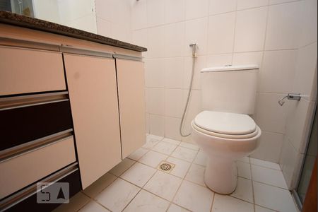 Banheiro da Suíte de apartamento para alugar com 2 quartos, 57m² em Residencial Mont Serrat (águas Claras), Brasília
