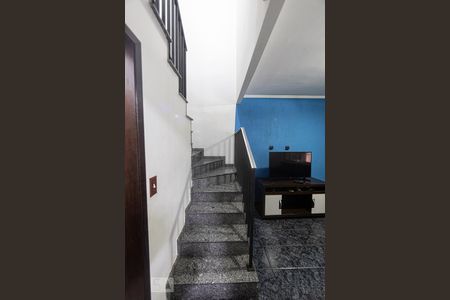 Escada de casa à venda com 2 quartos, 75m² em Jardim Vila Formosa, São Paulo
