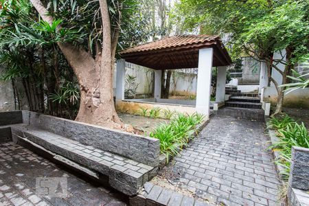 Casa à venda com 750m², 4 quartos e 8 vagasÁrea Externa dos Fundos