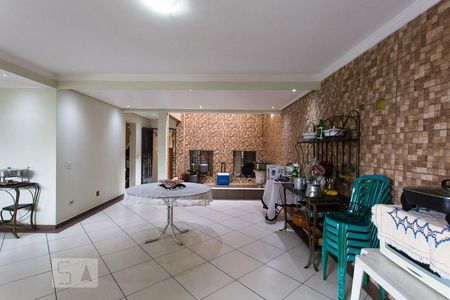 Casa à venda com 750m², 4 quartos e 8 vagasSalão