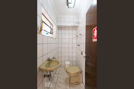 Casa à venda com 750m², 4 quartos e 8 vagasBanheiro da Garagem