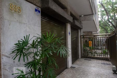 Apartamento à venda com 82m², 2 quartos e sem vagaEntrada do Prédio