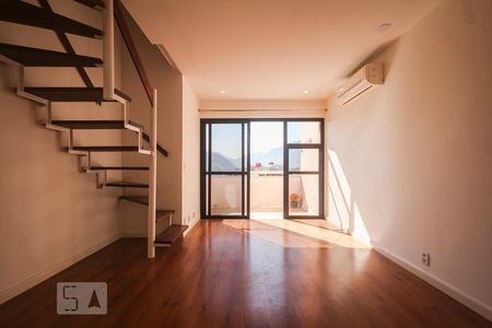 Sala de apartamento à venda com 2 quartos, 63m² em Barra da Tijuca, Rio de Janeiro